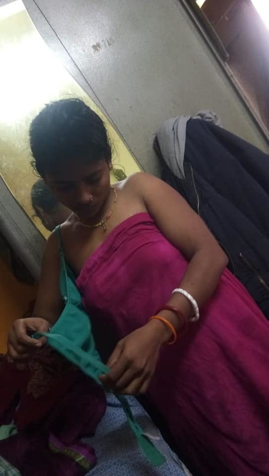 Indische Bihari Frau heiße Nacktfotos
 #95044651