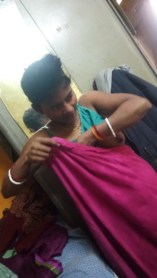 Indische Bihari Frau heiße Nacktfotos
 #95044654