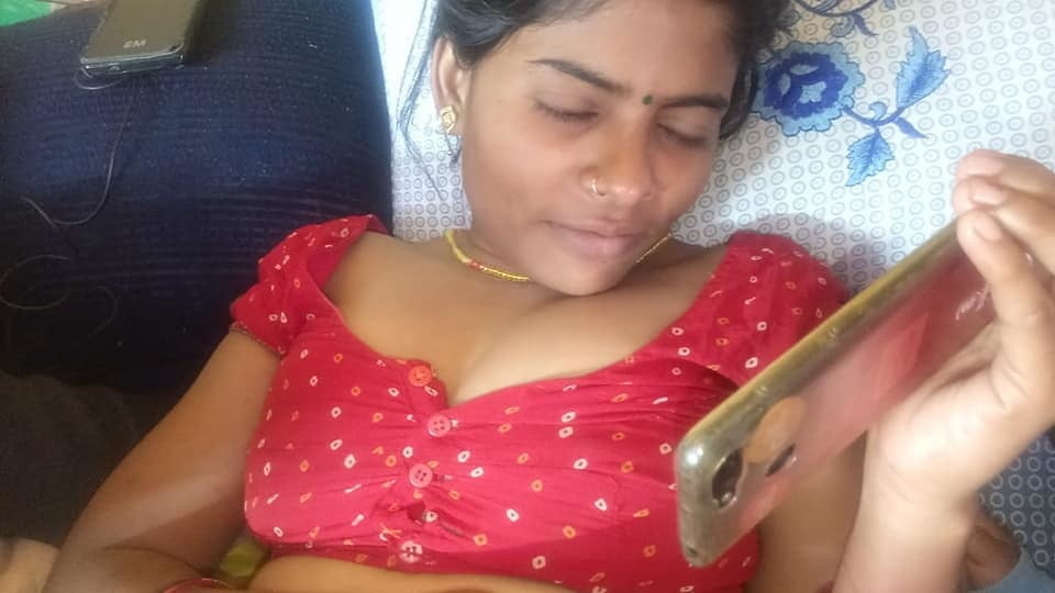 Indische Bihari Frau heiße Nacktfotos
 #95044669