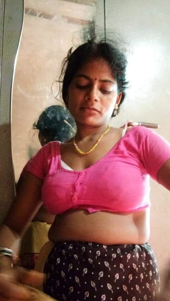 Indische Bihari Frau heiße Nacktfotos
 #95044672