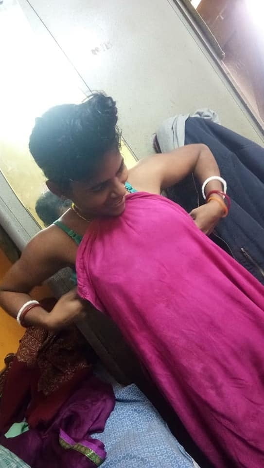 Indische Bihari Frau heiße Nacktfotos
 #95044681