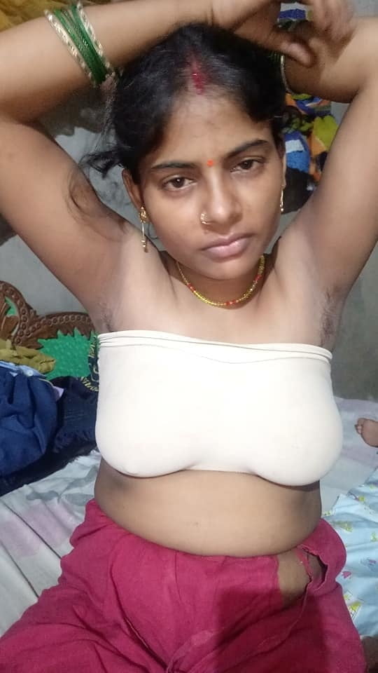 Indische Bihari Frau heiße Nacktfotos
 #95044690