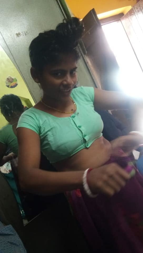 Indische Bihari Frau heiße Nacktfotos
 #95044693