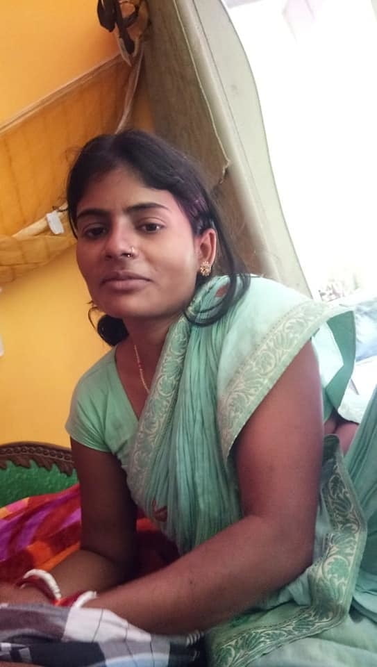 Indische Bihari Frau heiße Nacktfotos
 #95044708