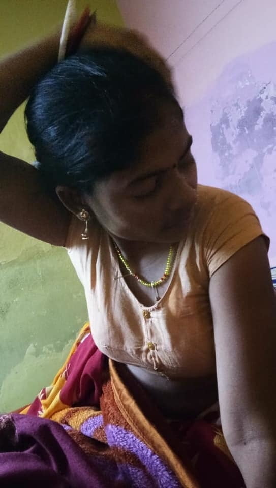 インドのビハリ族の妻のホットなヌード写真
 #95044714