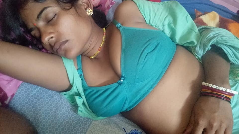 Indische Bihari Frau heiße Nacktfotos
 #95044730