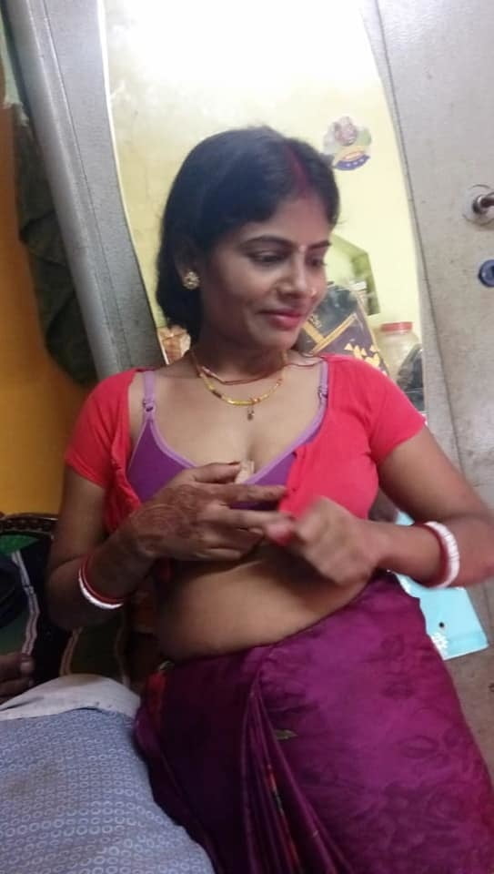 Indische Bihari Frau heiße Nacktfotos
 #95044733