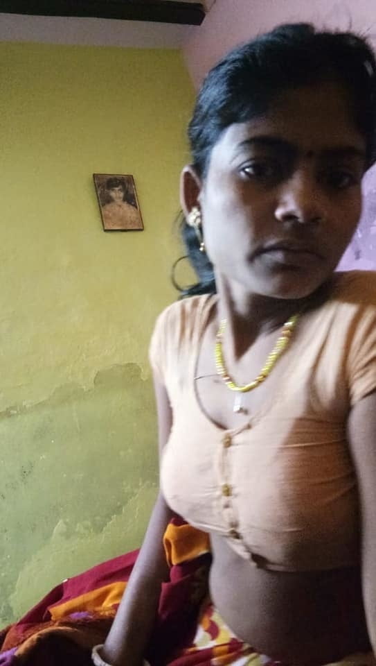 Indische Bihari Frau heiße Nacktfotos
 #95044736