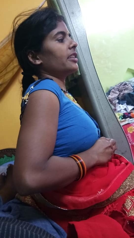 Indische Bihari Frau heiße Nacktfotos
 #95044742