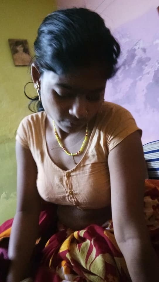 Indische Bihari Frau heiße Nacktfotos
 #95044745