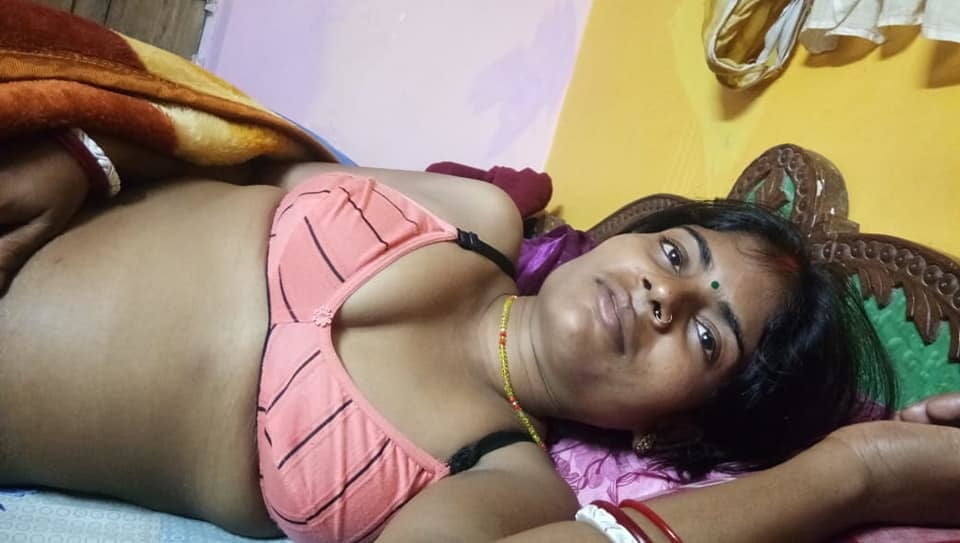 Indische Bihari Frau heiße Nacktfotos
 #95044751