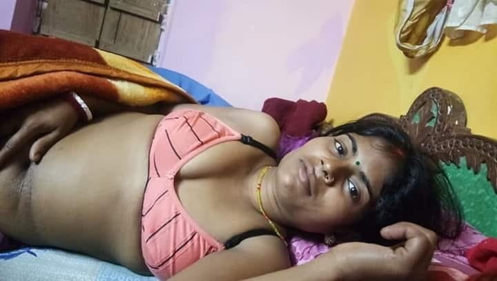 Indische Bihari Frau heiße Nacktfotos
 #95044757