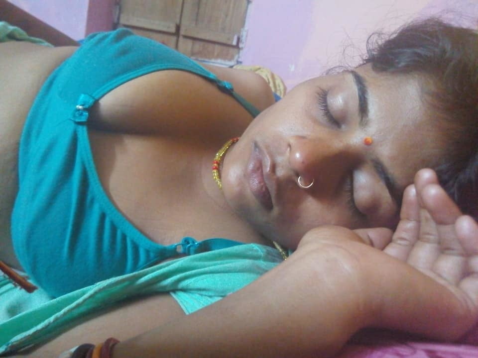 Indische Bihari Frau heiße Nacktfotos
 #95044760