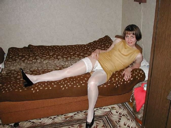 Sexy casalinga russa amatoriale succhia e scopa con il maritino
 #103228938