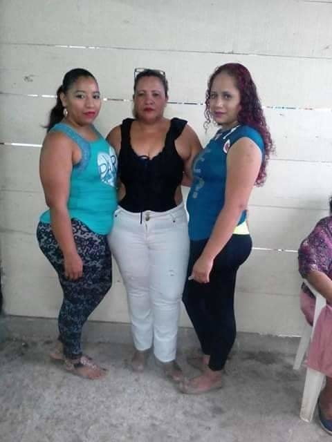 Mayra y sus hijas
 #95730985