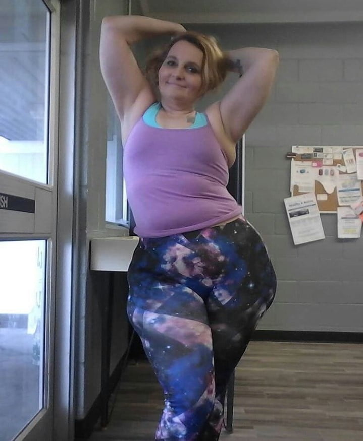 Caderas anchas de las mujeres 308
 #106248846