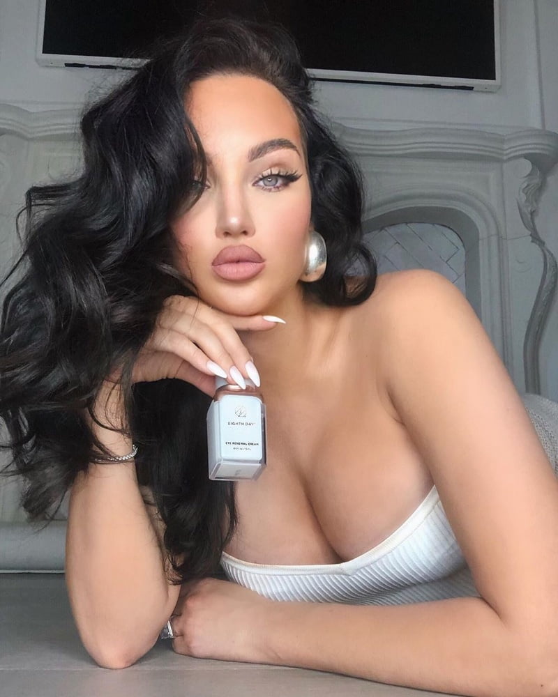 Natalie halcro
 #96294918