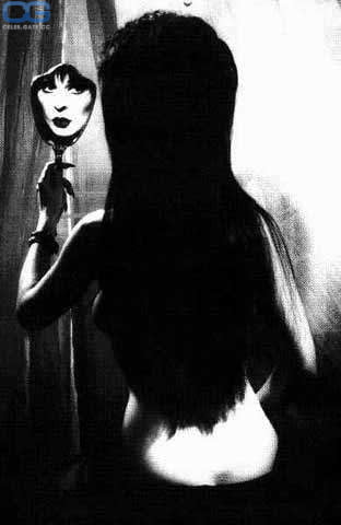 Elvira mistress of the night aka cassandra peterson
 #103534819