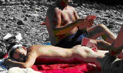 Nudiste & sexe sur la plage
 #92834049