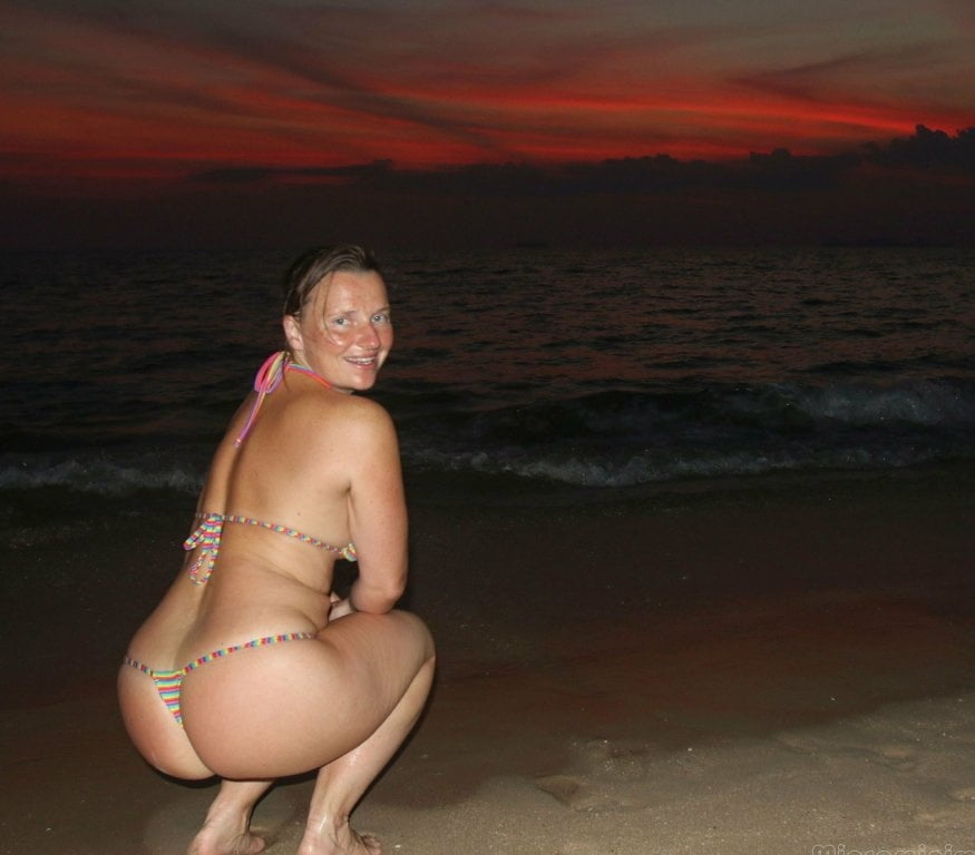 Nudiste & sexe sur la plage
 #92834087