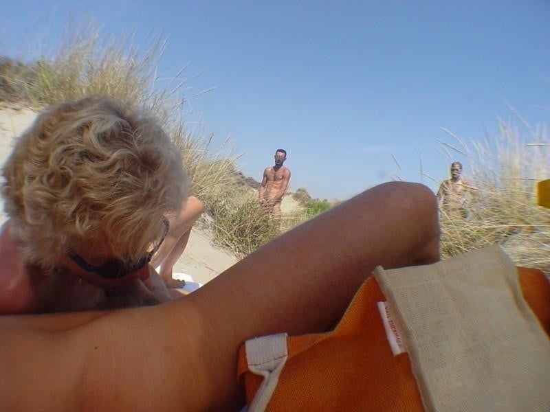 Nudiste & sexe sur la plage
 #92834134