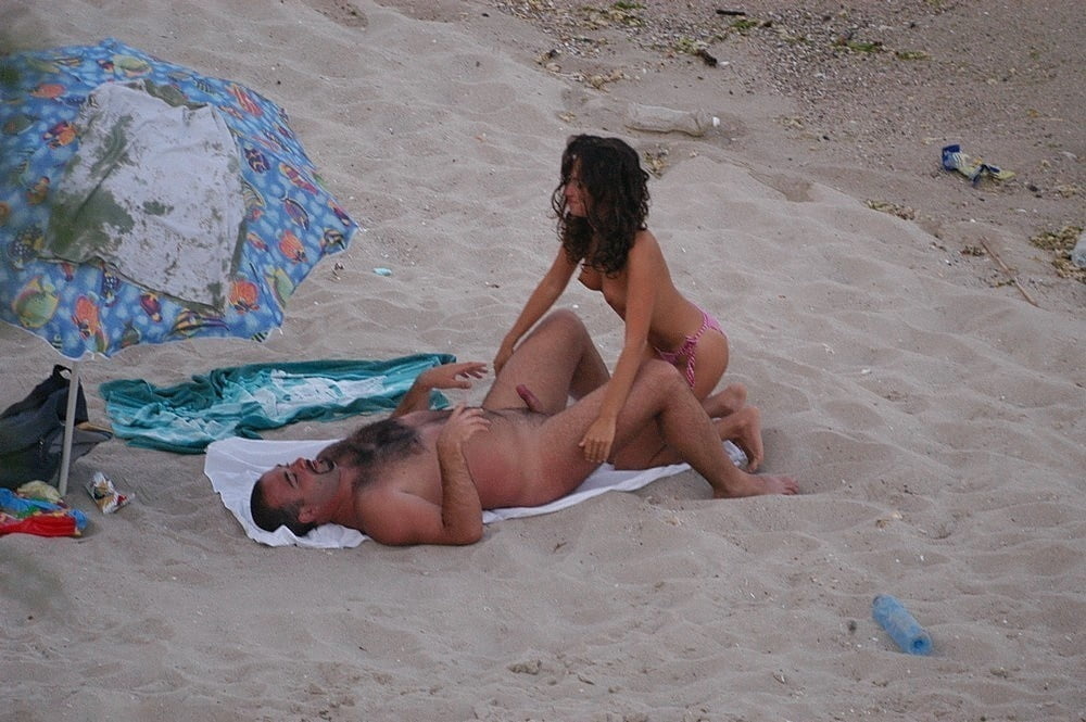 Nudiste & sexe sur la plage
 #92834161