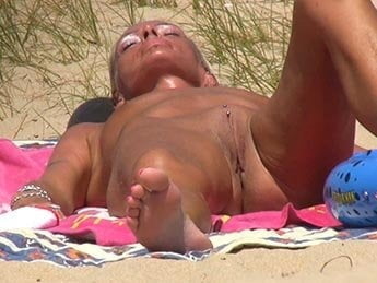 Nudiste & sexe sur la plage
 #92834250