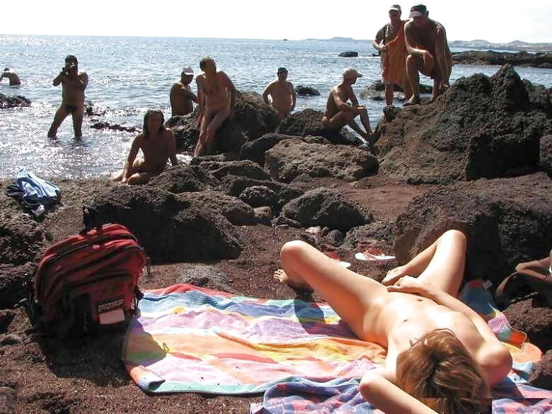 Nudiste & sexe sur la plage
 #92834554