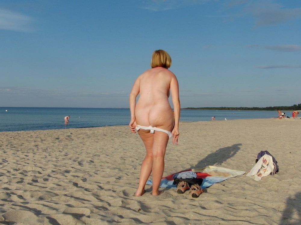 Nudiste & sexe sur la plage
 #92834819