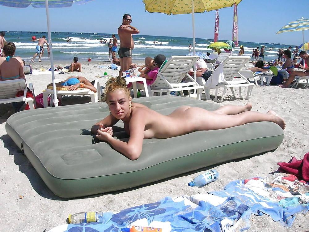 Nudiste & sexe sur la plage
 #92834973