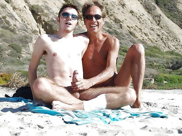Nudiste & sexe sur la plage
 #92835034
