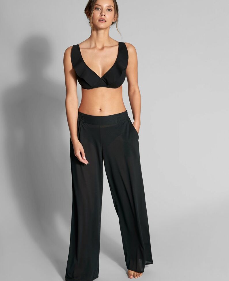 Nicola Cavanis desnuda #108015259