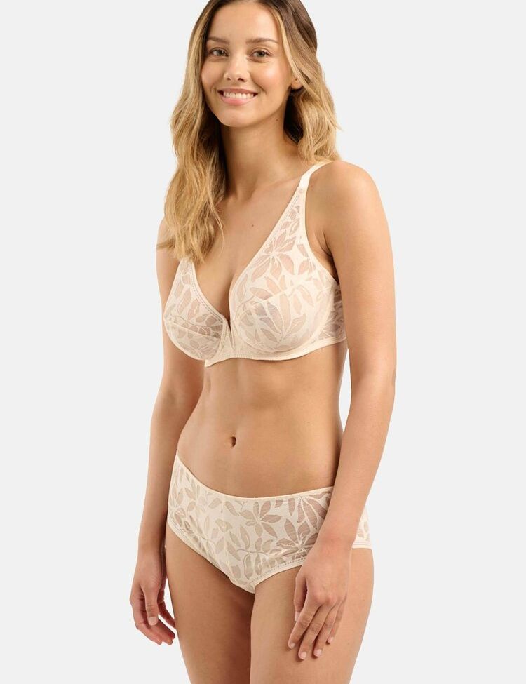 Nicola Cavanis desnuda #108015300