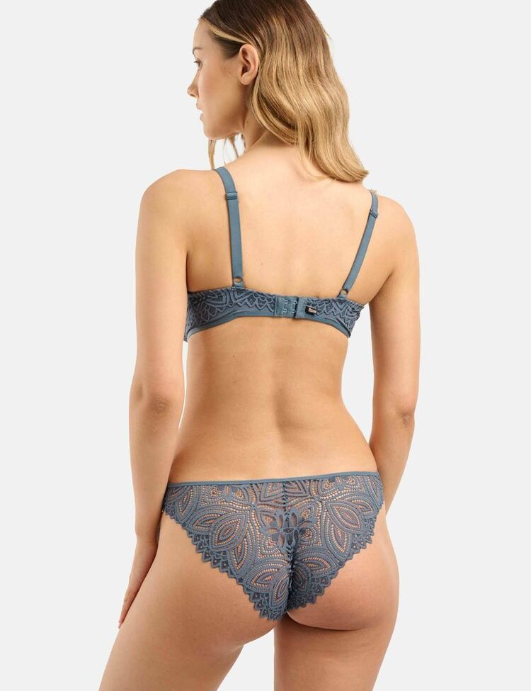 Nicola Cavanis desnuda #108015307