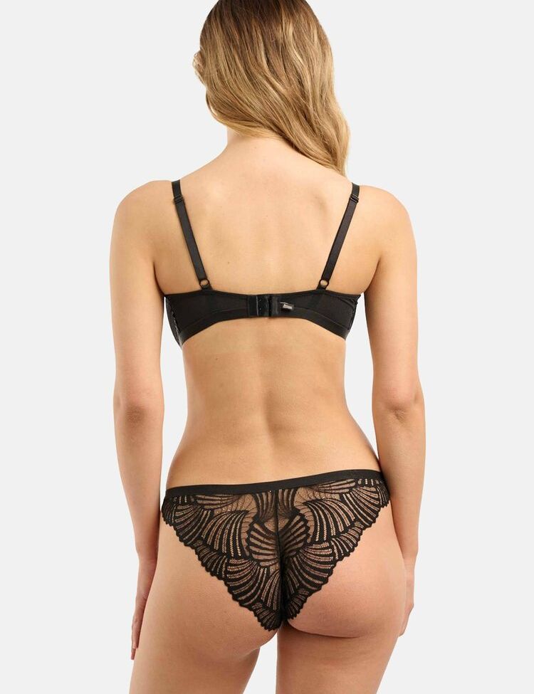 Nicola Cavanis desnuda #108015308