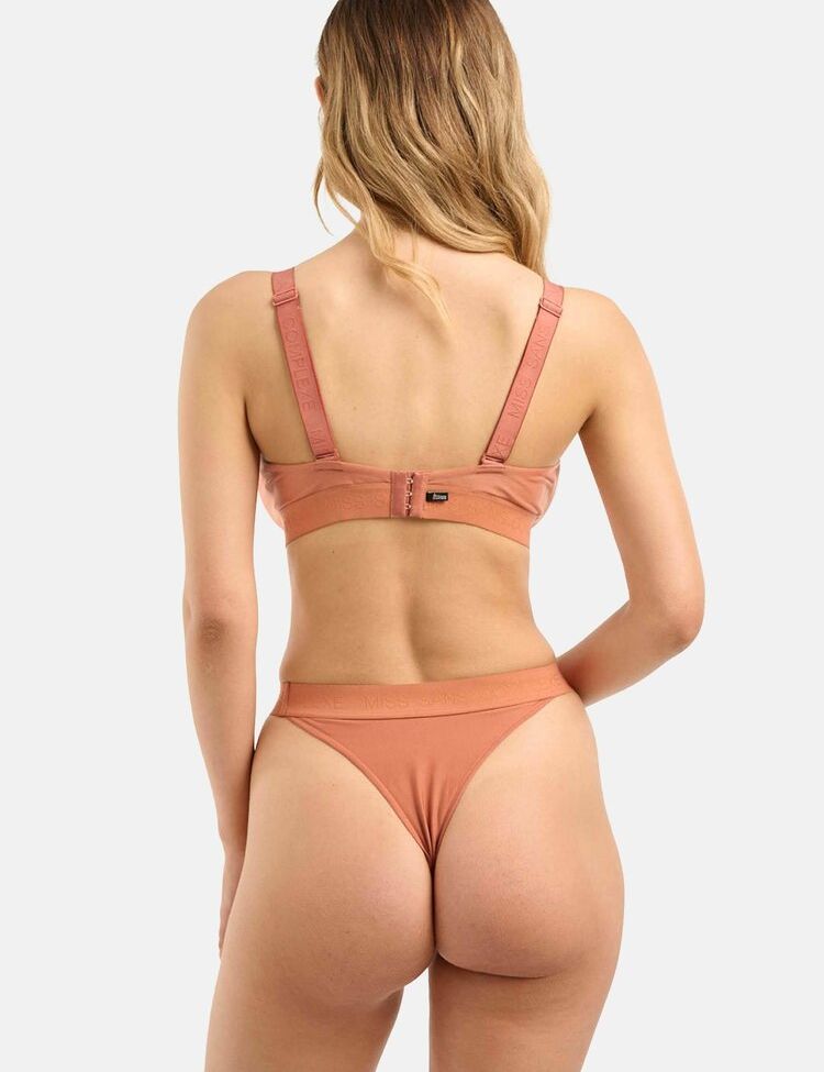 Nicola Cavanis desnuda #108015316