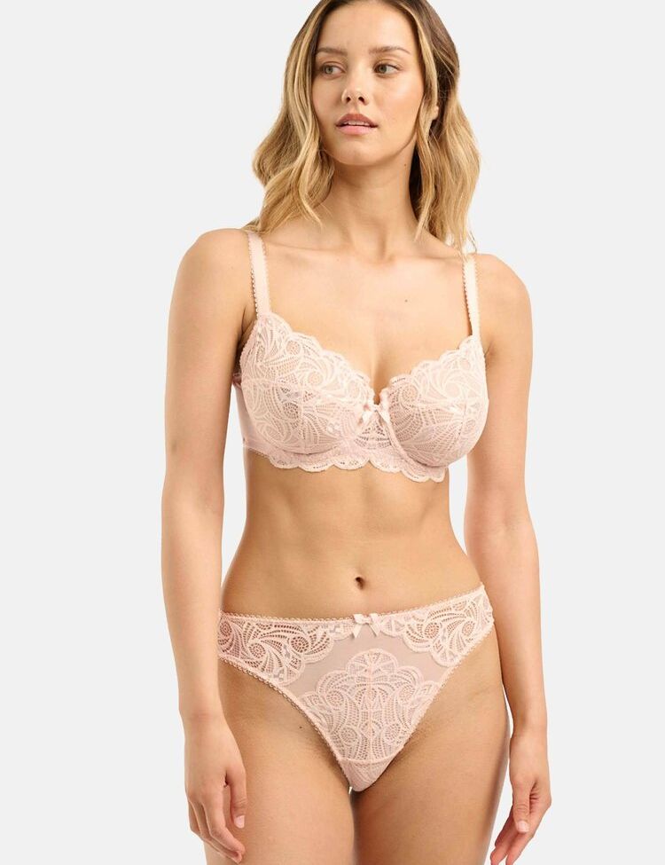 Nicola Cavanis desnuda #108015317