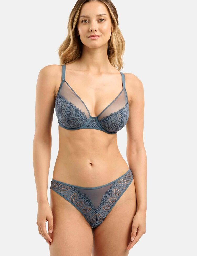 Nicola Cavanis desnuda #108015319