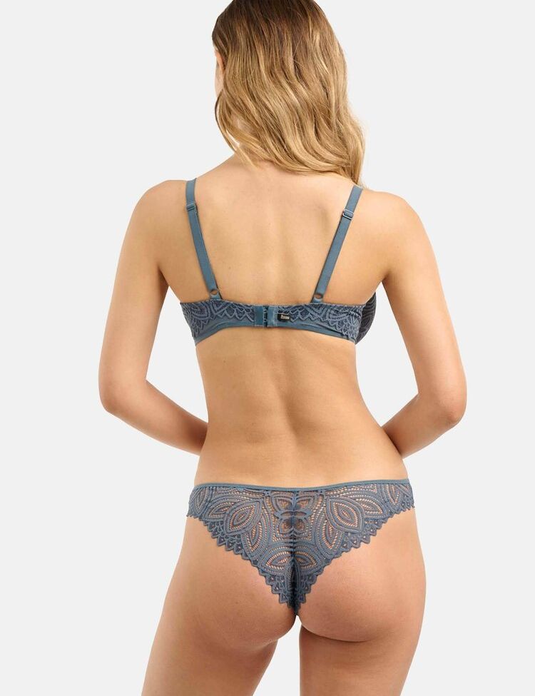 Nicola Cavanis desnuda #108015324