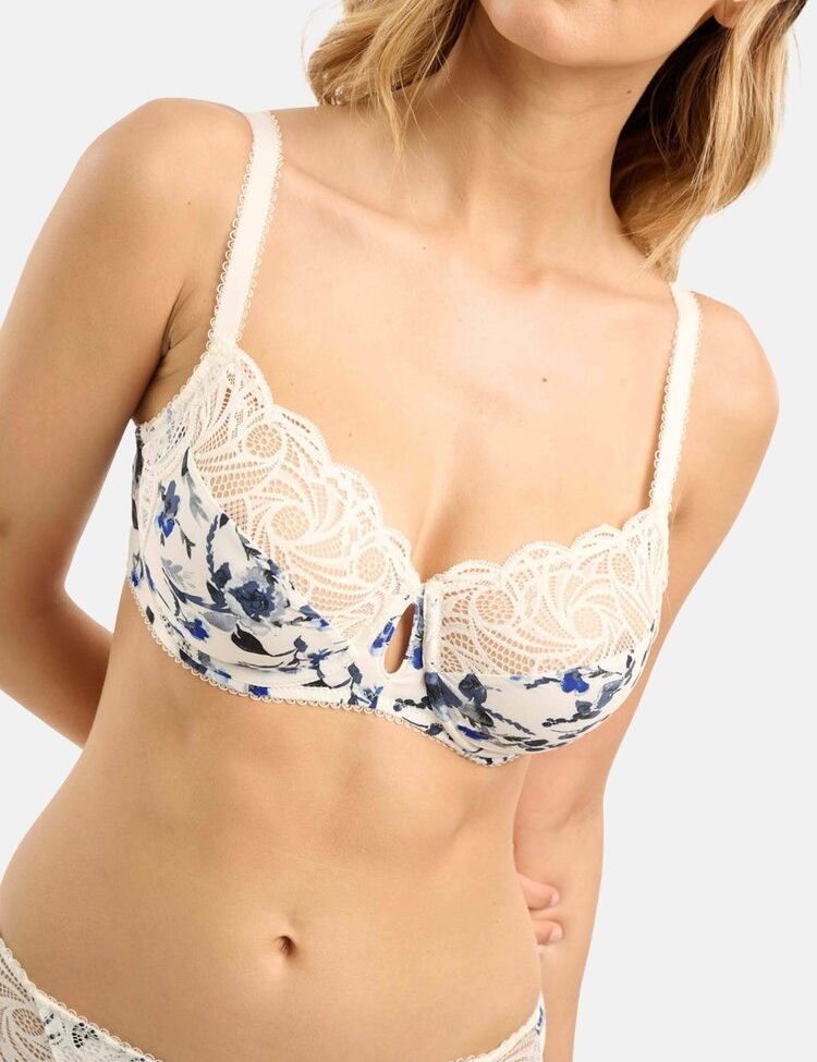 Nicola Cavanis desnuda #108015326