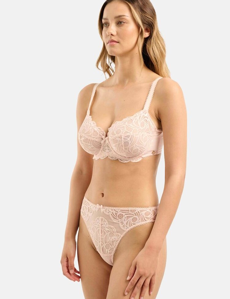 Nicola Cavanis desnuda #108015327