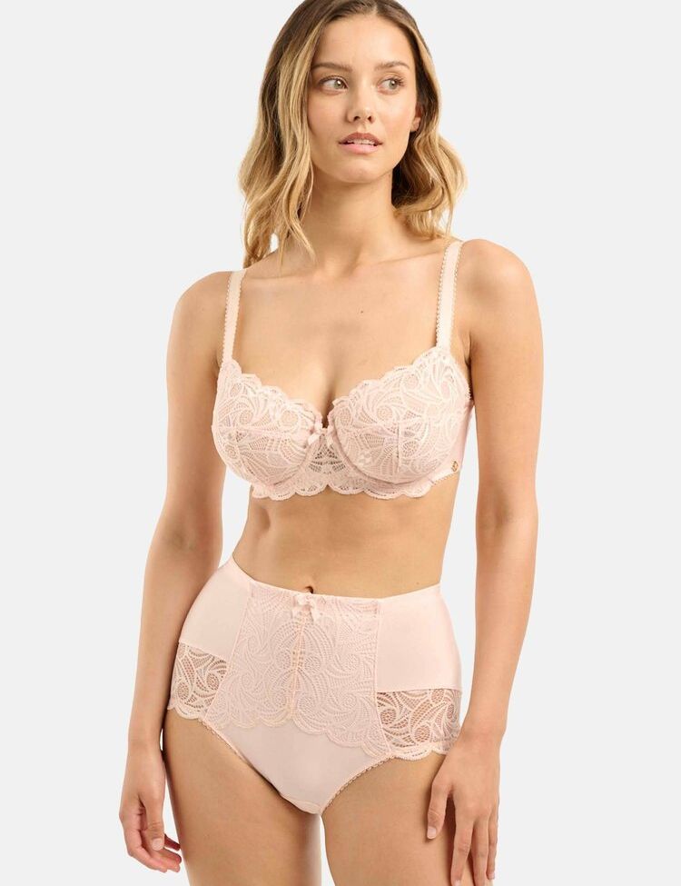 Nicola Cavanis desnuda #108015328