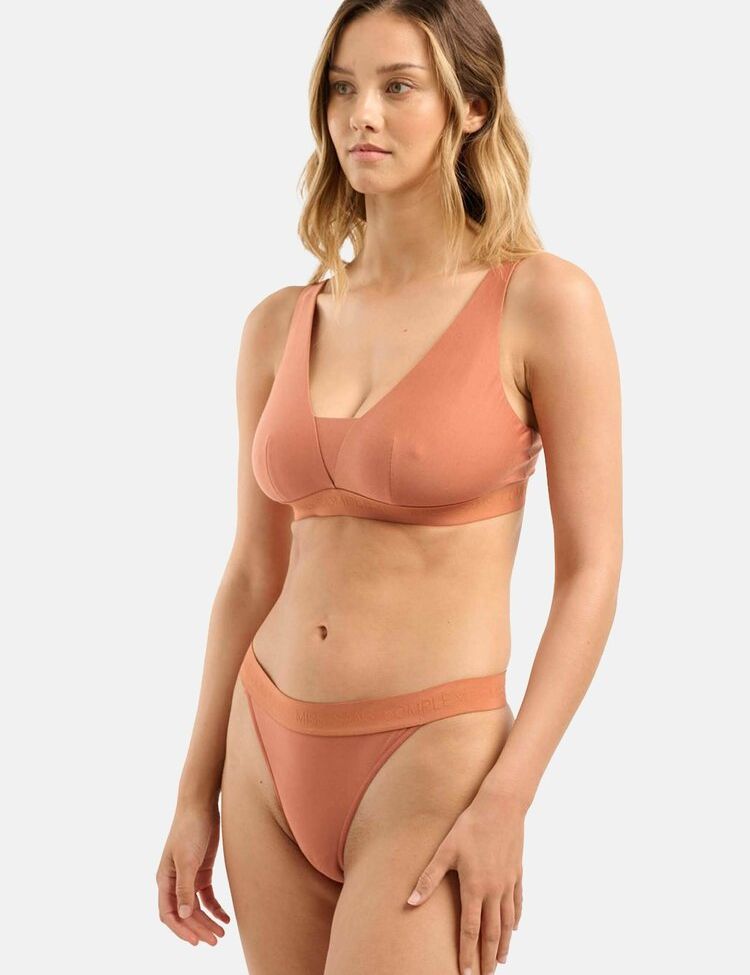 Nicola Cavanis desnuda #108015331