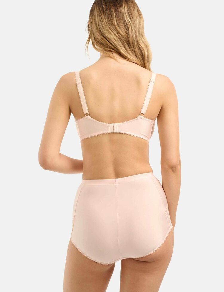 Nicola Cavanis desnuda #108015332