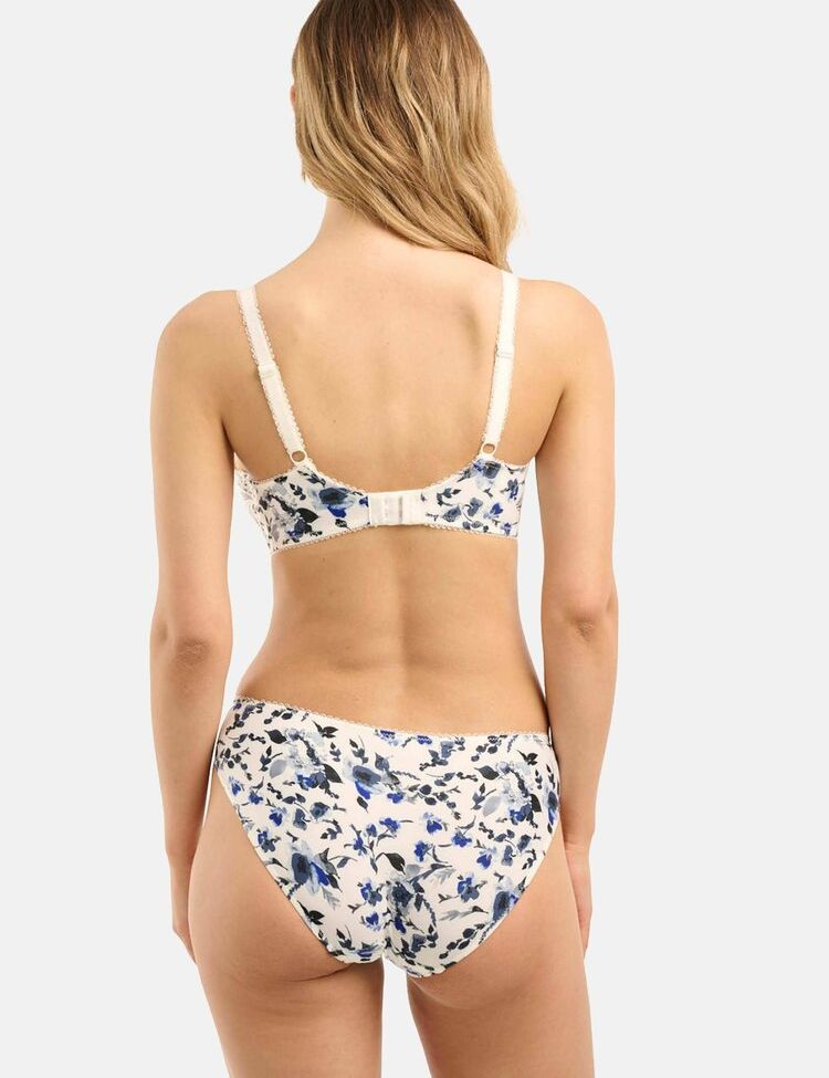 Nicola Cavanis desnuda #108015337