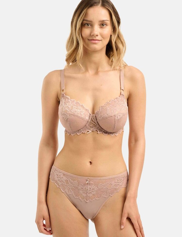 Nicola Cavanis desnuda #108015339