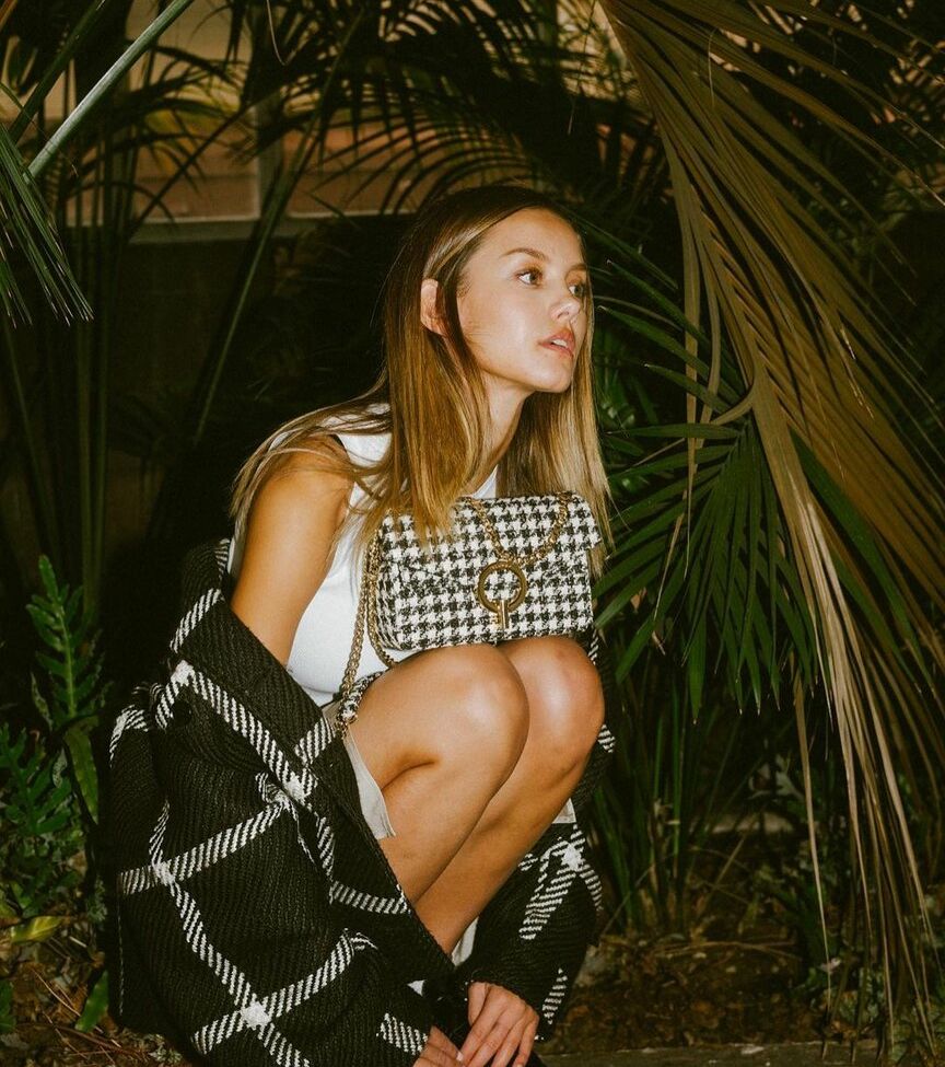 Nicola Cavanis desnuda #108015536