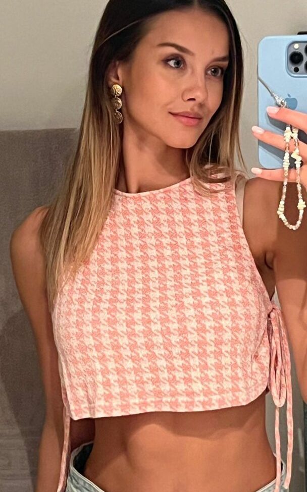 Nicola Cavanis desnuda #108015539