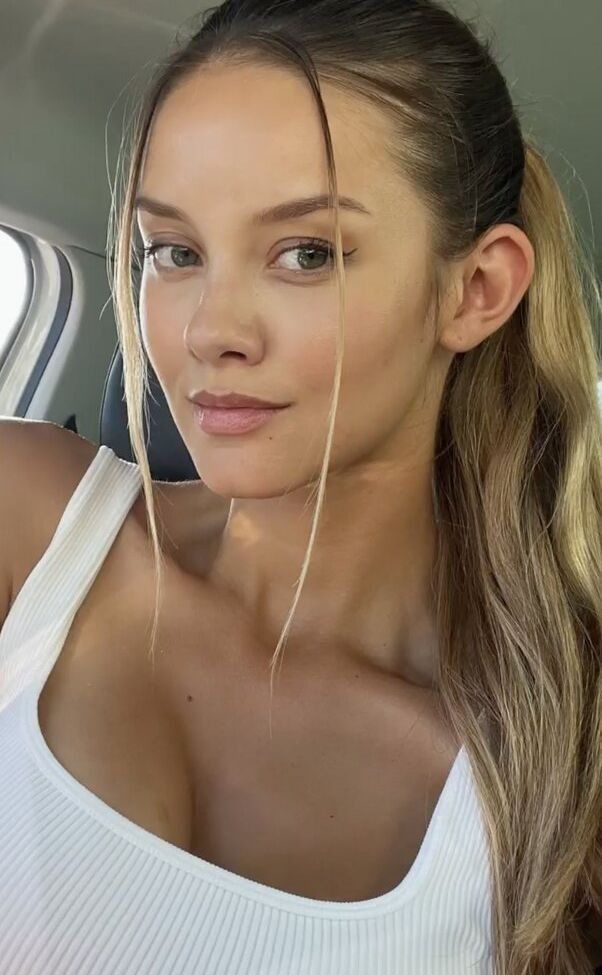 Nicola Cavanis desnuda #108015585