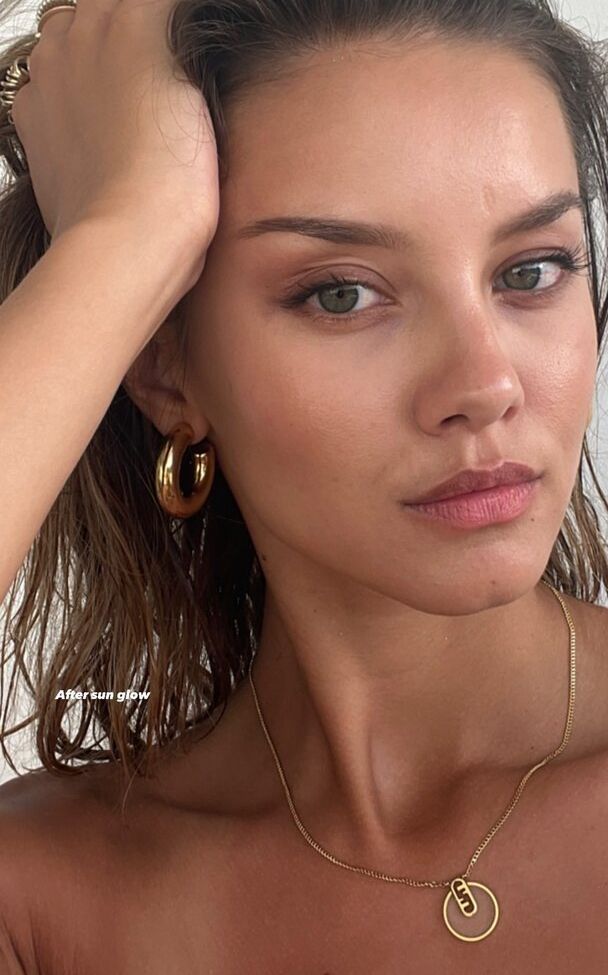 Nicola Cavanis desnuda #108015597